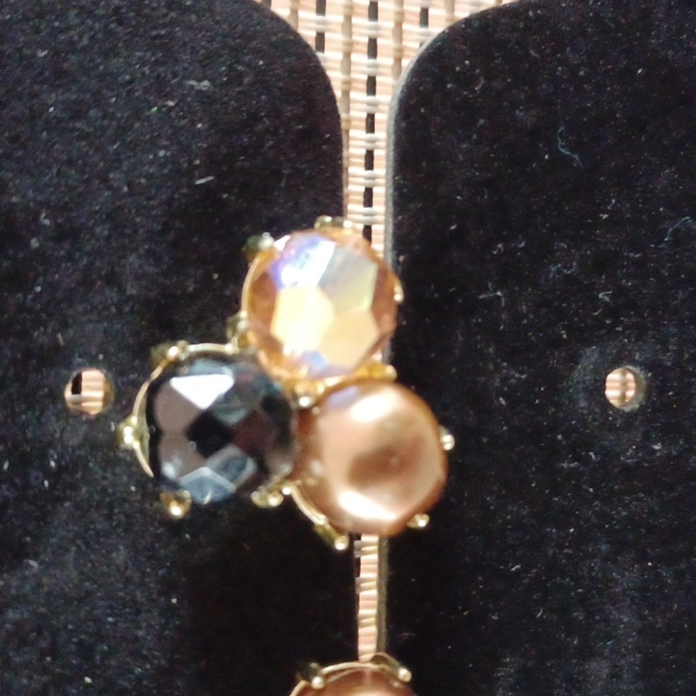Earings - Picture 2 of 3